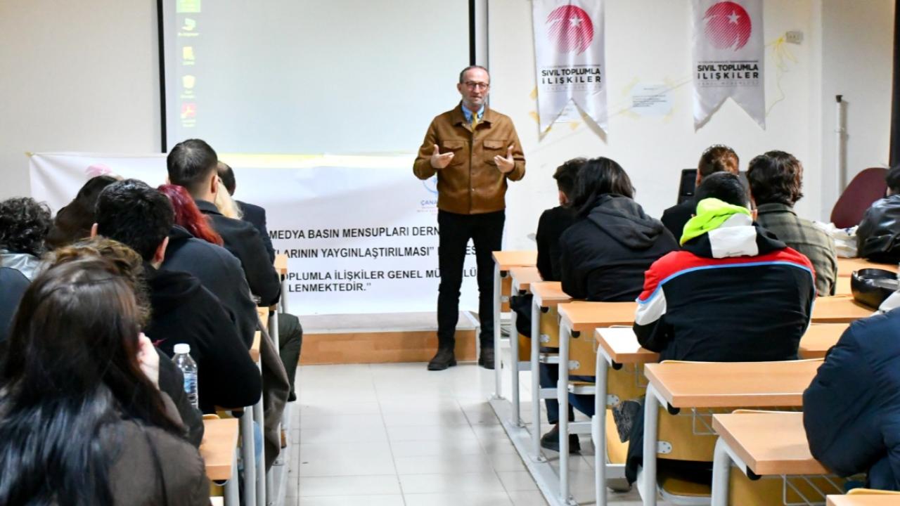 ÇOMÜ’de Dijital Medyada Yenilikçi Yöntemler Konuşuldu