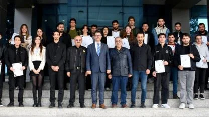 ÇOMÜ'lü Öğrenciler Geleceğin Mesleğine Hazır! ‘Drone Ehliyeti’ Alan Gençlere Sertifikalarını Rektör Erenoğlu Verdi!