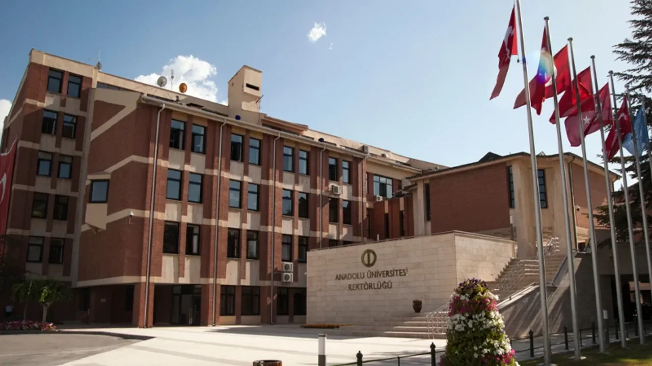 Doçent Adaylarına Sözlü Sınav Şartı! Anadolu Üniversitesi Personel Alım Detayları