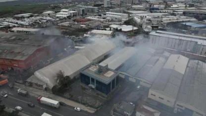 Esenyurt’taki Fabrika Yangınında Soğutma Çalışmaları Sürüyor