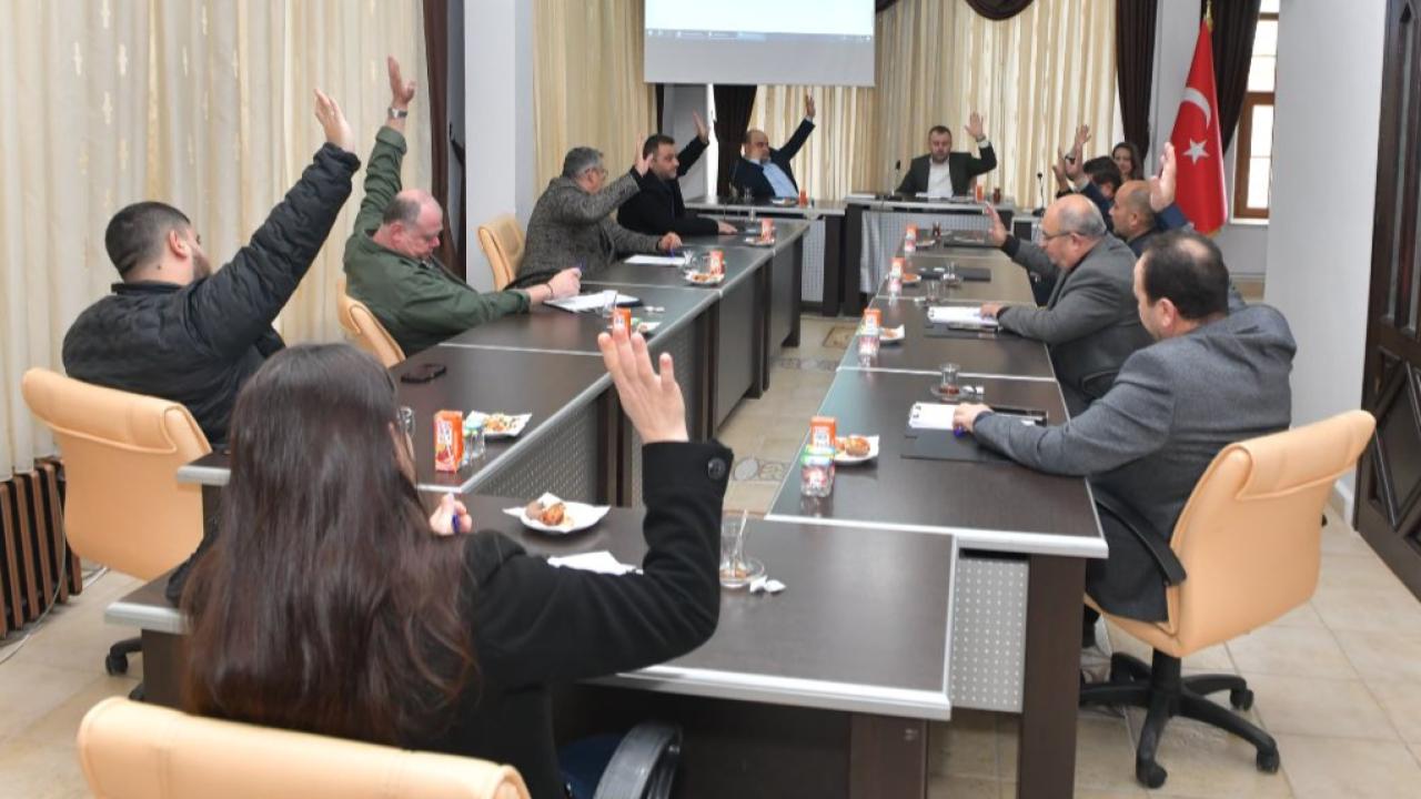 Ezine Meclisinden 5 Kritik Karar! 1.8 Milyonluk Muafiyet ve Bülent Turan İsmi Onaylandı!