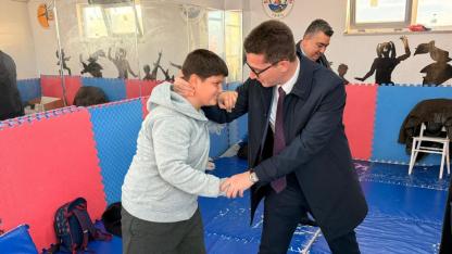 Ezine'de Geleceğin Şampiyonlarına Tam Destek: Kaymakam Kaptanoğlu Antrenmanda!