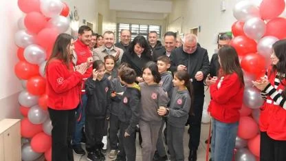 Ezine’de İyiliğe Açılan Sayfalar! İskenderoğlu Ailesinden Şehit Fatih Duru İlkokulu’na Anlamlı Bağış