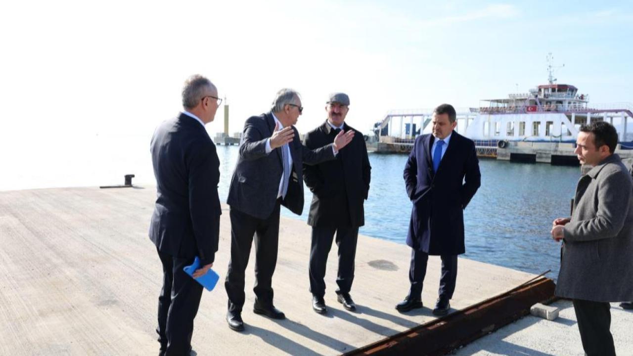 Gelibolu’daki yeni feribot iskelesi çalışmaları yerinde incelendi