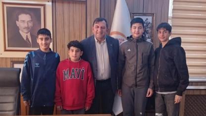 Gökçeada Ortaokulu öğrencilerinden Başkan Atalay’a ziyaret