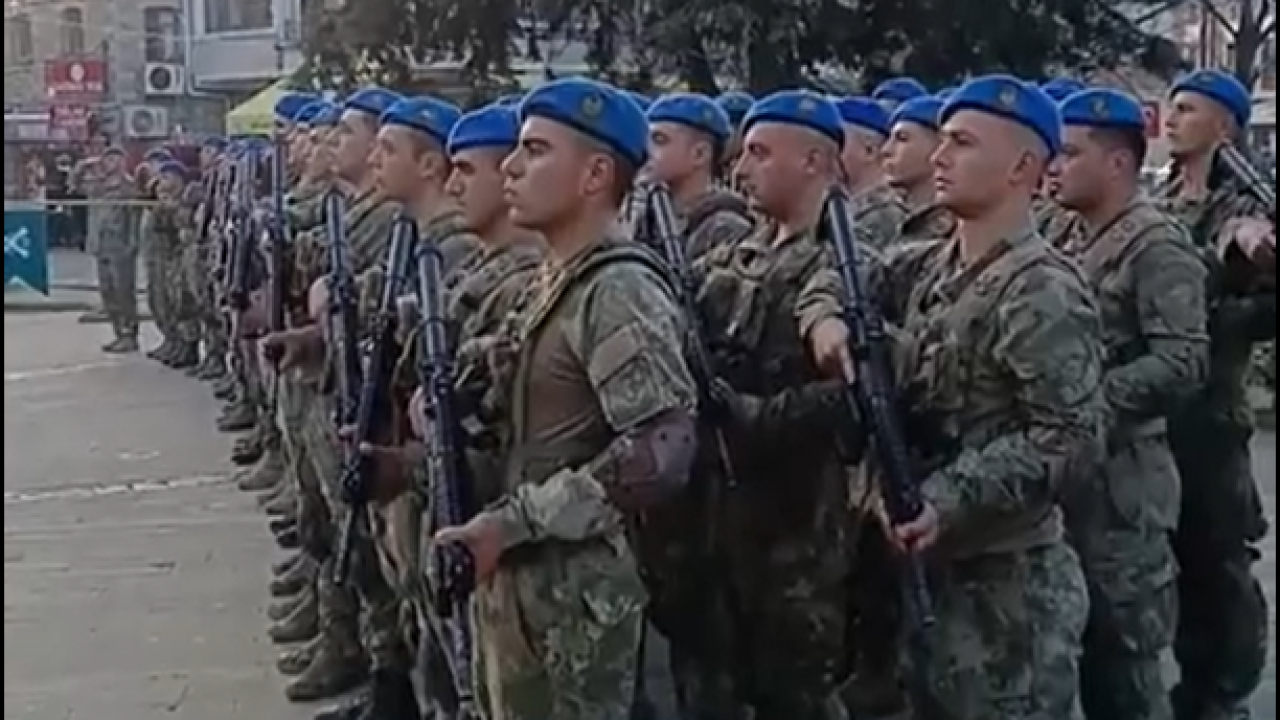 Gökçeada’da haftalık Bayrak Töreni yoğun ilgi görüyor