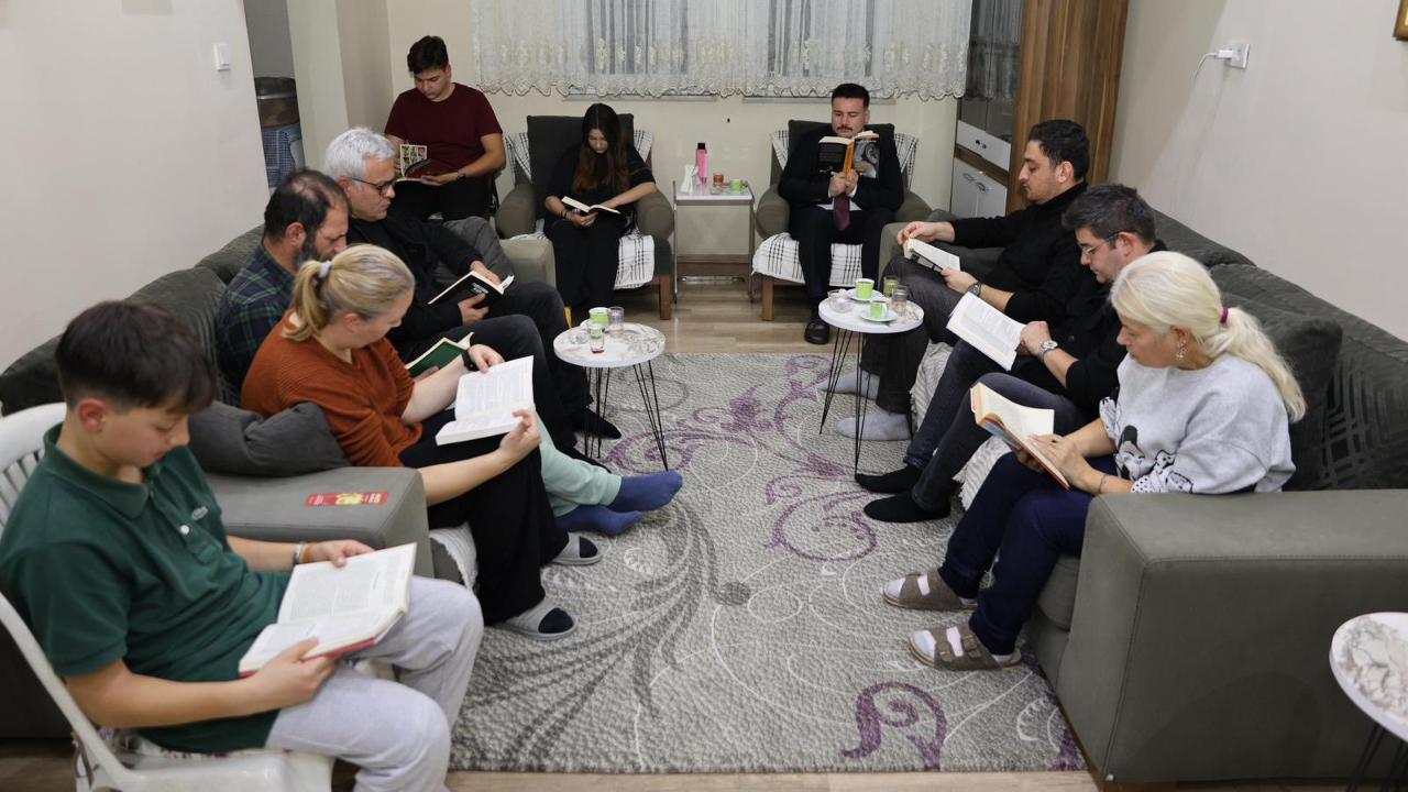 Gökçeada’da Yarım Saatliğine Hayat Durdu! Yılın Son Etkinliğinde Rekor Katılım