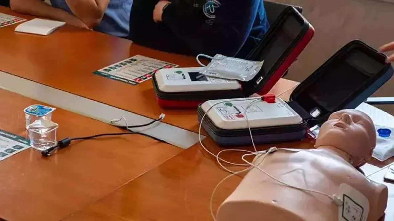 Hayat Kurtarma Yetkisi ARTIK HERKESİN! Sağlık Bakanlığı'ndan Ani Kalp Durmalarında KRİTİK Yönetmelik!