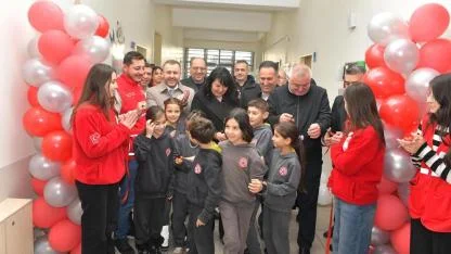 İskenderoğlu Ailesi’nden Eğitime Anlamlı Bağış: Ezine Şehit Fatih Duru İlkokulu kütüphanesine kavuştu