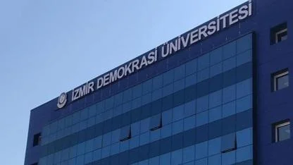 İzmir Demokrasi Üniversitesi'nden Dev Alım: Toplam 63 Sözleşmeli Personel Aranıyor! KPSS P3 70 ile Büro Personeli ve 15 Güvenlik Görevlisi Fırsatı!