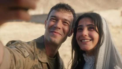 Kahraman Asker ve Köylü Güzeli! Ay Yapım'ın Yeni Dizisi Sevdiğim Sensin Yakında Ekranda... Fragmanı İzlemek İçin Tıklayın...
