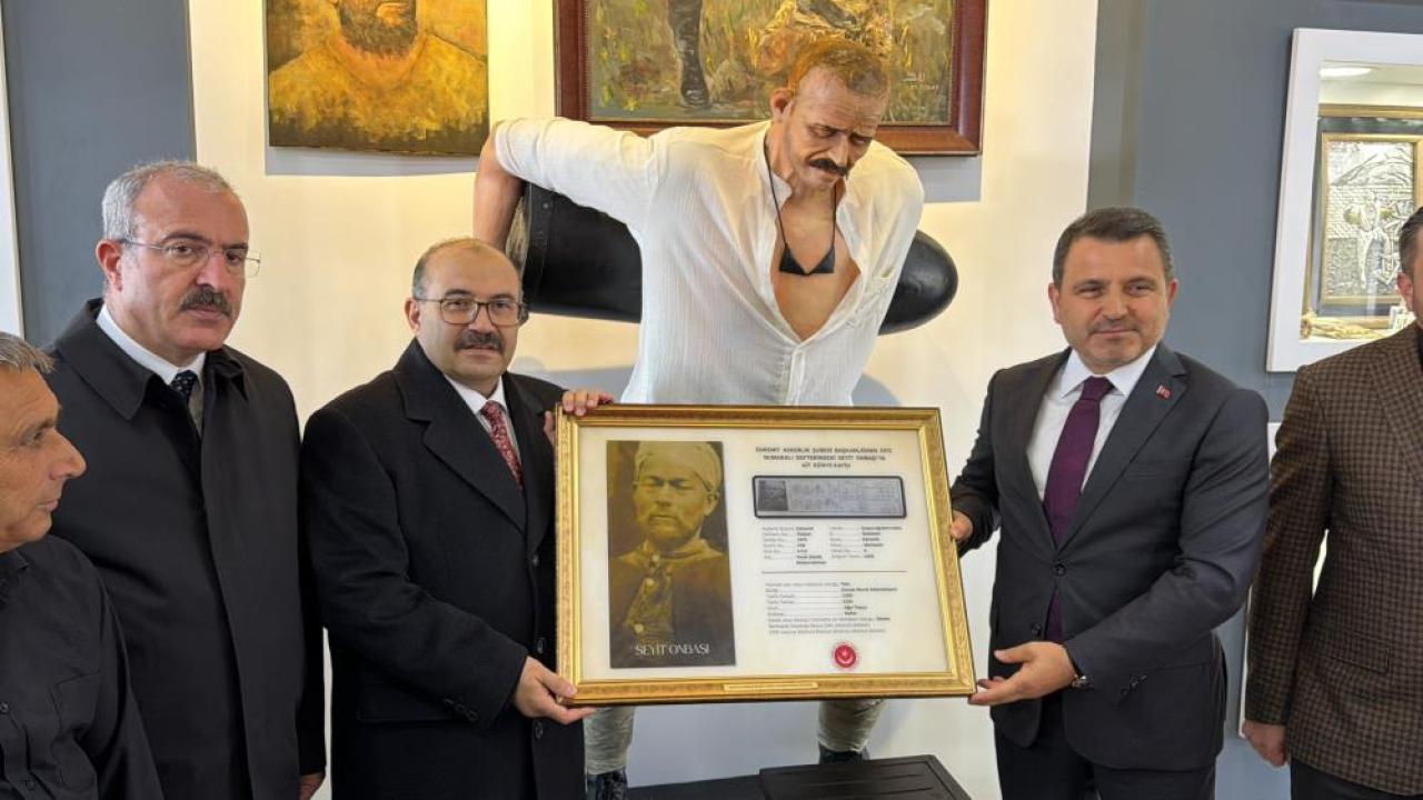 Koca Seyit&#039;in künye defteri ve gençlik fotoğrafı ortaya çıktı