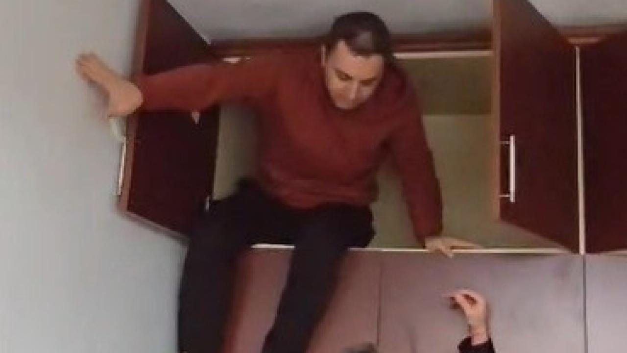 Konya Polisinden Film Gibi Yakalama: 49 suçtan aranan şahıs gardırop üstünde yakalandı