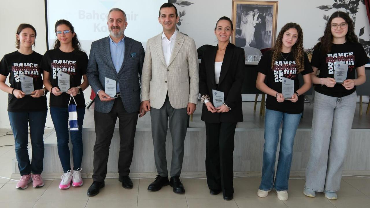 Lapseki’de LGS Şampiyonları Kürsüde: "Başarıya Giden Yol" Gençlere Işık Oldu