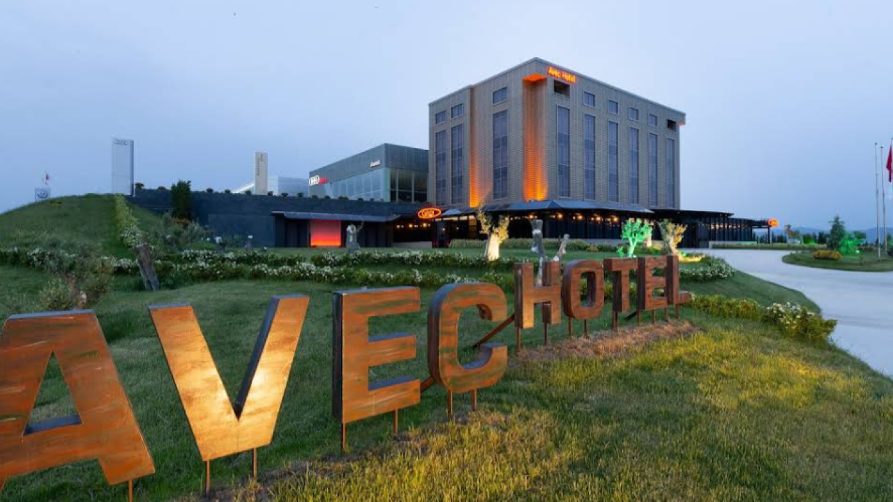 Menüde Humus ve Sardalya, Hesapta 230 Dolar! Çanakkale'de "Kobe Bifteği" Fiyatına Paça Çorbası.