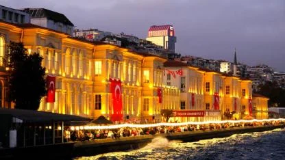 Mimar Sinan Güzel Sanatlar Üniversitesi'nden Sanatseverlere Çağrı: KPSS Şartsız, Mülakatla 1 Kadın Canlı Model Alınacak!