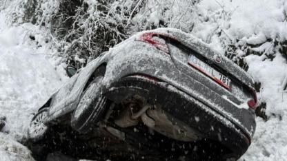 Otomobil kanala uçtu: 5’i çocuk 8 yaralı
