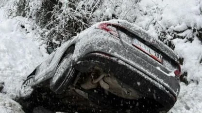 Otomobil kanala uçtu: 5’i çocuk 8 yaralı