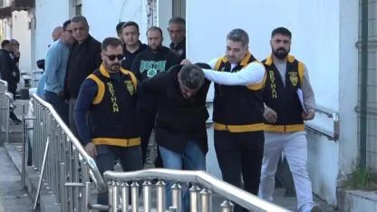 Adana'da Akılalmaz Olay: Sahte Kimlikle Konferanslar Veren Cinayet Firarisi Villada Kıskıvrak Yakalandı