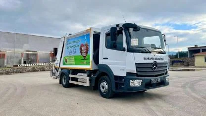 Bayramiç Belediyesi filoyu güçlendiriyor: Yeni çöp kamyonu teslim alındı