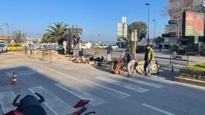 Cumhuriyet Bulvarı’nda yaya çizgileri yenileniyor