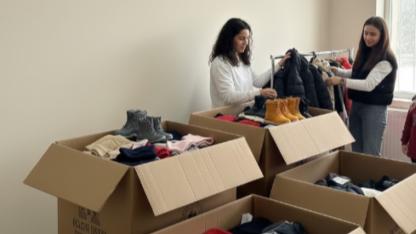 Lapseki Belediyesi’nden çocuklar için kışlık giysi dayanışması