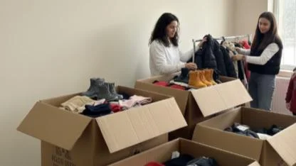 Lapseki Belediyesi’nden çocuklar için kışlık giysi dayanışması