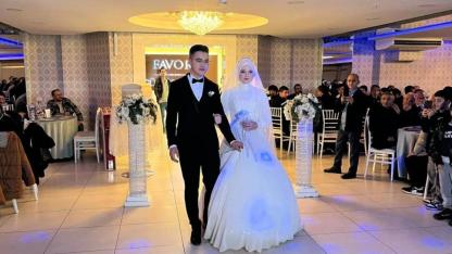 Sosyal Medya Çağrısı Çığ Gibi Büyüdü! Yüzlerce kişi Kırgız genci düğününde yalnız bırakmadı