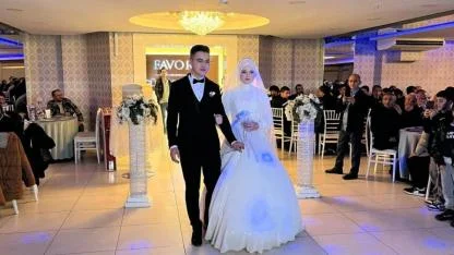 Sosyal Medya Çağrısı Çığ Gibi Büyüdü! Yüzlerce kişi Kırgız genci düğününde yalnız bırakmadı