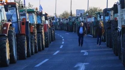 Seyahat Planı Olanlar Dikkat! Yunan Çiftçiler Traktörlerle İpsala, Promachonas ve Selanik Yollarını KİLİTLEDİ: Sınır Kapılarında Geçişler Kısmen Askıda