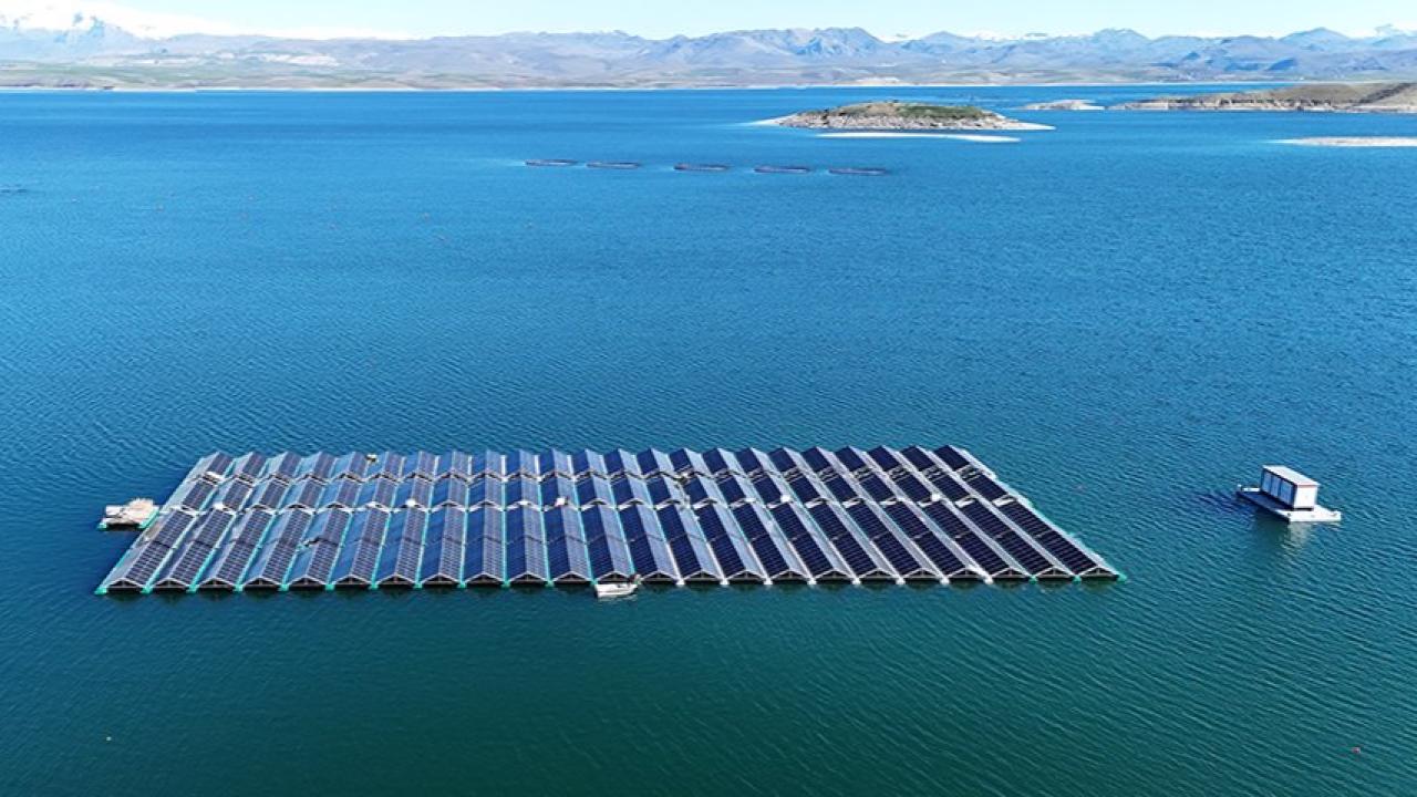 Suyu Koruyarak Elektrik Üretimi! Türkiye'nin Yüzer Güneş Enerjisi Santralleri Kurulumuna Dair Tüm Esaslar Belirlendi