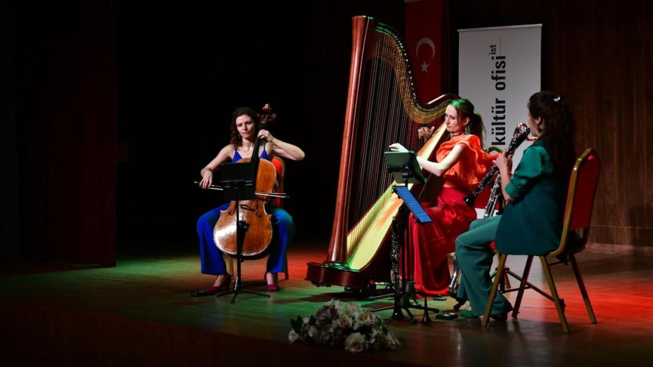 Viyana Esintisi Çanakkale’de! Trianima’dan "La La Land"den Valslere Dev Repertuar