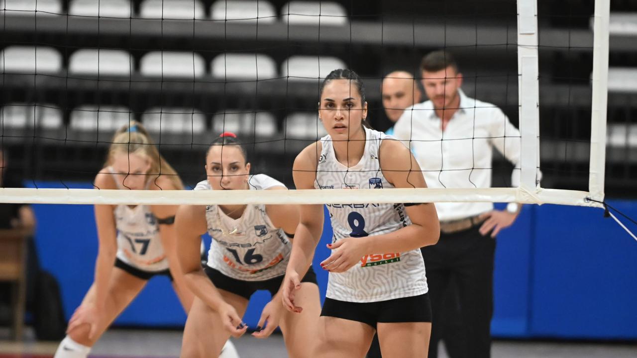 Voleybol Ateşi Sönmüyor! Çanakkale Belediyespor'dan VakıfBank Zaferi Sonrası Yeni Hedef: Vestel Manisa Deplasmanı!