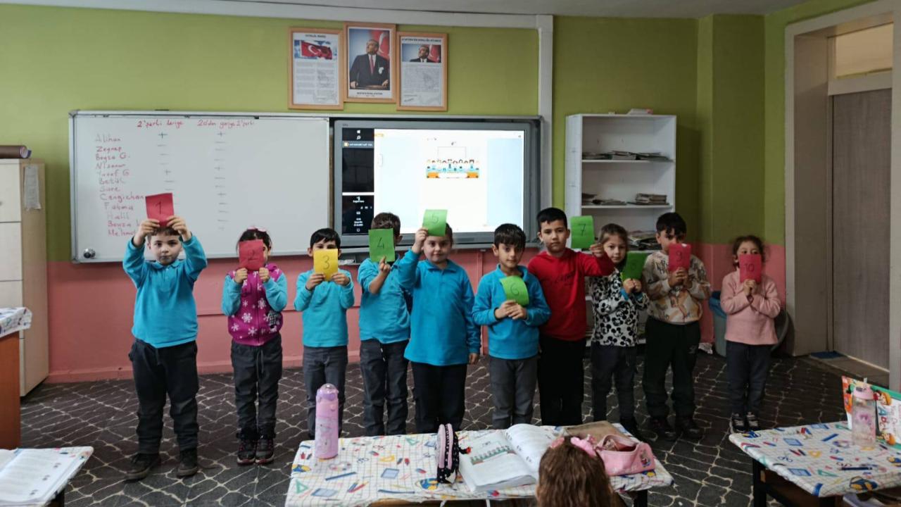 Yenice Cumhuriyet İlkokulu’nda Matematik Eğlenceyle Buluştu: “Zıpla ve Dur!”