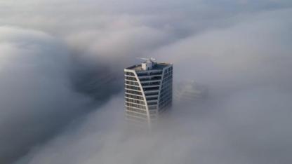 Yoğun sis şehri yuttu