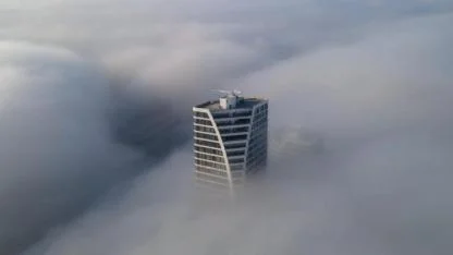 Yoğun sis şehri yuttu