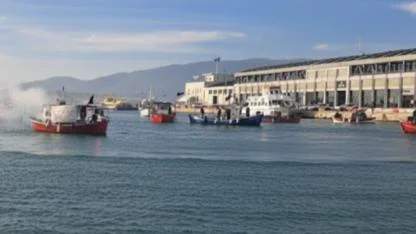 Yunanistan'da çiftçiler Volos Limanı'nı ulaşıma kapattı