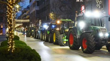 Yunanistan'da Noel Öncesi Traktör Ablukası: Türk Turistler İçin Kritik Yol Rehberi