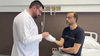 Kopan parmağını buz poşetine koyup yurt dışından Türkiye'ye geldi