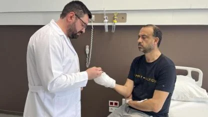 Kopan parmağını buz poşetine koyup yurt dışından Türkiye'ye geldi