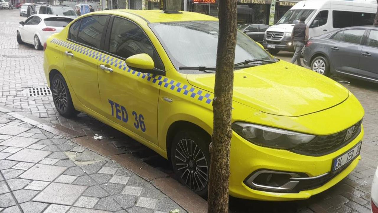 Zeytinburnu’nda taksici evinin önünde bıçaklanarak öldürüldü