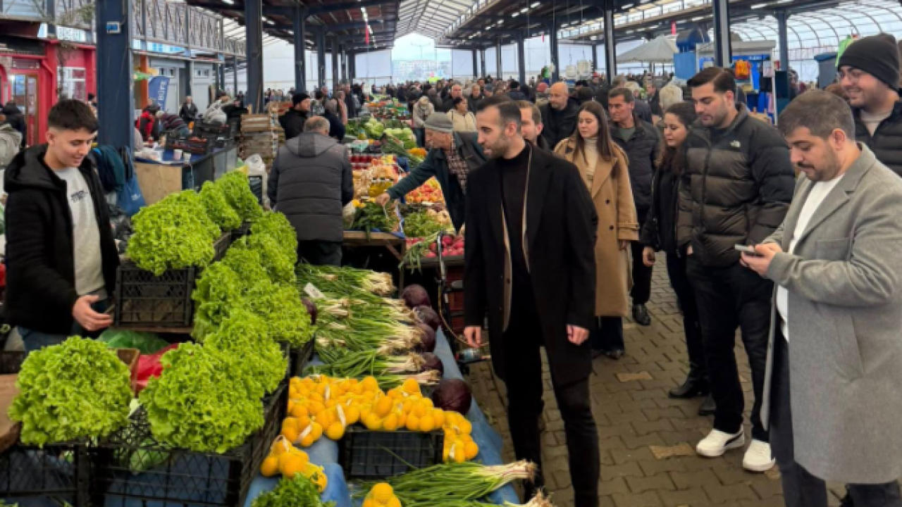 AK Gençlik Cuma Pazarı’nda