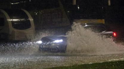 Antalya’yı Sağanak Teslim Aldı: Ana Arterler Kapandı, Araçlar Suda Kaldı!