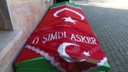 Askere gidecekti, tabutuna "O şimdi asker" yazılı tülbent serildi