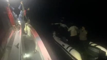 Ayvacık’ta Son Dakika: Motor Arızası Yapan Bot Sürüklenmeye Başladı! 8 Kişi Ölümün Kıyısından Döndü