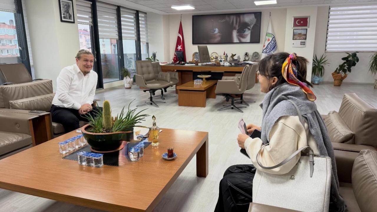 Başkan Öztürk, Lapsekilileri makamında ağırladı