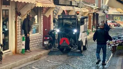 Bayramiç’in Dar Sokaklarına Özel Temizlik: Yeni yol süpürme aracı hizmete girdi