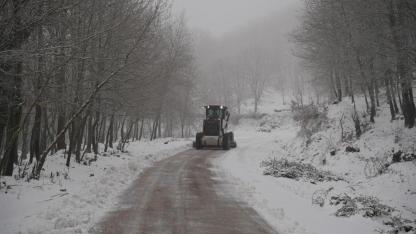 Biga’da Kar Esareti Başladı! 2 Köy Yolu Kapandı, Ekipler Harekete Geçti