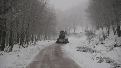 Biga’da Kar Esareti Başladı! 2 Köy Yolu Kapandı, Ekipler Harekete Geçti