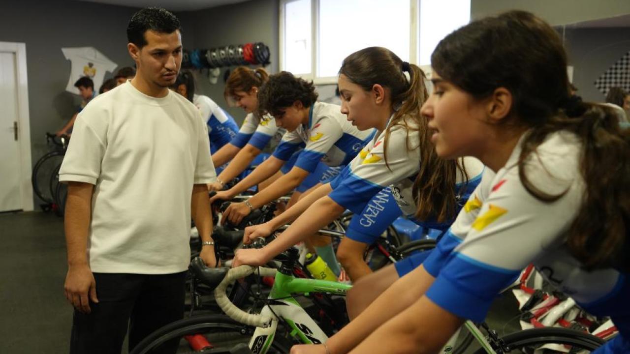 Bisiklet tamirciliğinden antrenörlüğe uzanan başarı hikayesi